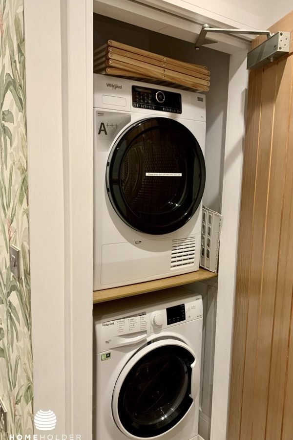 16BS Laundry watermark